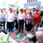 Andra Soni didampingi Wali Kota Tangerang H. Sachrudin, Wakil Wali Kota Tangerang Maryono, serta pimpinan dan anggota DPRD Kota Tangerang dalam peninjauan lokasi banjir. (foto:ist)