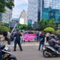 Masa aksi Kalung saat orasi di depan kantor KLHK atas pencemaran Sungai Cisadane (foto:tangerangpedia)