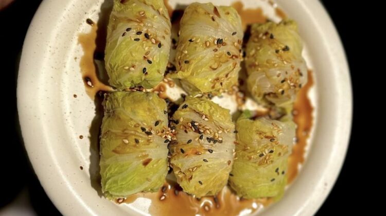 Resep sawi gulung isi ayam, menu buka puasa kaya protein