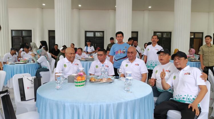 Gubernur Banten Andra Soni, Ketua PWI Akhmad Munir bersama jajarannya dalam HPN 2026 di Banten (foto:ist)