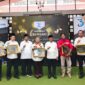 CEO Tangerangpos Ade Yunus, Walikota Tangerang Sachrudin berswafoto bersama dengan penerima penghargaan dalam acara Tangerangpos Reward 2026 (foto:Zie)