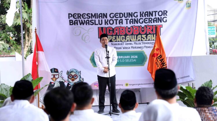 Ketua Bawaslu Kota Tangerang Kamarullah saat memberikan sambutan pada peresmian kantor Bawaslu (foto:ist)