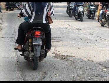 Salah satu Jalan Pakuhaji – Sepatan yang rusak (foto: tangerangpedia.com)