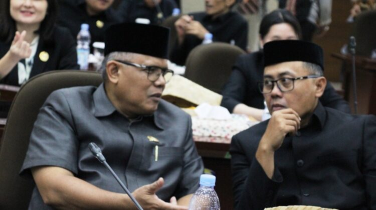 Ketua Komisi II DPRD Kota Tangerang asal PKS Syamsuri (kanan) dalam kesempatan Rapat Paripurna (foto:ist)
