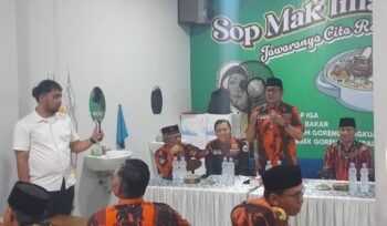 Maryono Hasan saat buka puasa bersama Majelis Pimpinan Cabang Pemuda Pancasila Kota Tangerang di SOP Mak Imah Neglasari (foto:ist)