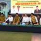 Gubernur Banten Andra Soni bersama Wali Kota Tangerang saat sebelum pelepasan Jamaah Haji Kloter 1 di Masjid Al Azhom (foto: tangerangpedia)
