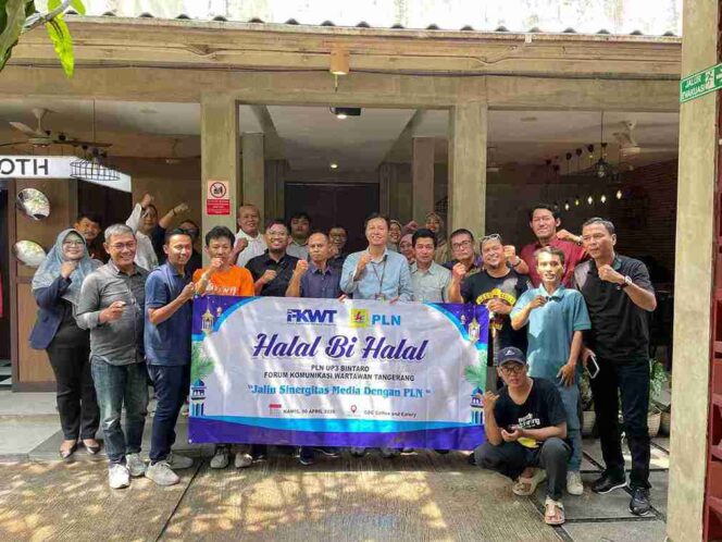 Foto bersama FKWT dengan PLN UP3 Bintaro dalam acara Halal Bihalal di CdC coffee & Eatery