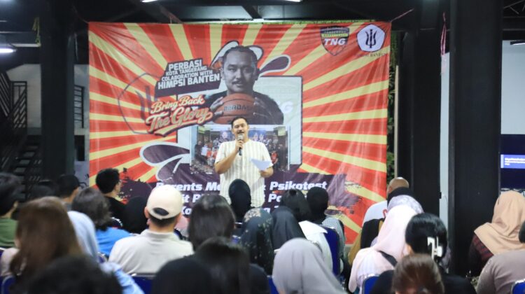 Ketua PERBASI Kota Tangerang sekaligus Wakil Ketua DPRD Kota Tangerang Andri S Permana saat memberikan arahan kepada para atlet (foto:ist)
