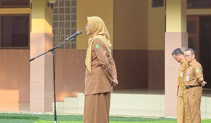 Kepala Bappeda Yeti Rohaeti menjadi pembina apel peringatan Hari Kartini di Pusat Pemerintahan Kota Tangerang (foto:ist)
