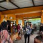Kepala Dinas Sosial Kota Tangerang Acep Wahyudi dalam pembinaan PMKS yang berlokasi di rumah singgah Kota Tangerang (foto:ist)