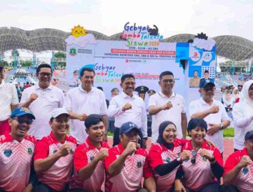 Mendikdasmen Abdul Mu'ti, Gubernur Banten Andra Soni, Walikota Tangerang Sachrudin dan walikota Tangerang Maryono Hasan, Bupati Tangerang Maesyal Rasyid dalam acara Gebyar Lomba Talenta Siswa 2026 O2SN, FLS3N dan LKS yang dirangkaikan dengan deklarasi budaya sekolah aman dan nyaman serta peluncuran Adiwiyata SMA, SMK dan SKh se-Provinsi Banten yang dilaksanakan di Stadion Benteng Reborn, Kota Tangerang. Foto: tangerangpedia
