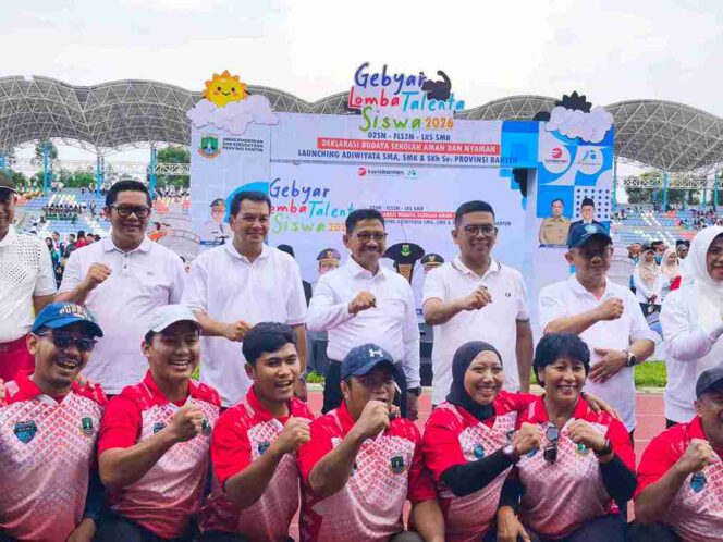 Mendikdasmen Abdul Mu'ti, Gubernur Banten Andra Soni, Walikota Tangerang Sachrudin dan walikota Tangerang Maryono Hasan, Bupati Tangerang Maesyal Rasyid dalam acara Gebyar Lomba Talenta Siswa 2026 O2SN, FLS3N dan LKS yang dirangkaikan dengan deklarasi budaya sekolah aman dan nyaman serta peluncuran Adiwiyata SMA, SMK dan SKh se-Provinsi Banten yang dilaksanakan di Stadion Benteng Reborn, Kota Tangerang. Foto: tangerangpedia
