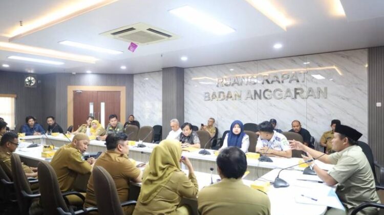 Dengar Pendapat (RDP) peralihan nama Hotel Istana Nelayan menjadi Hotel Aston berikut fasilitas Minuman Beralkohol di DPRD Kota Tangerang (foto:ist)