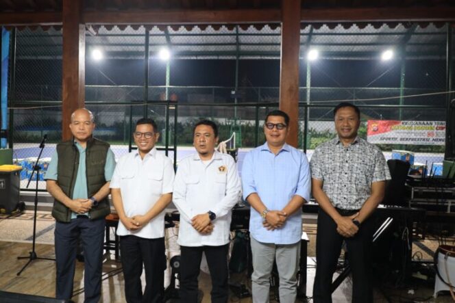 Kapolda Banten Hengki, Gubernur Banten Andra Soni, Ketua PWI Banten Rian Nopandra bersama tokoh penting lainnya dalam sinergi Polda Banten dan PWI yang berlangsung di UH Tennis Center (foto:ist)
