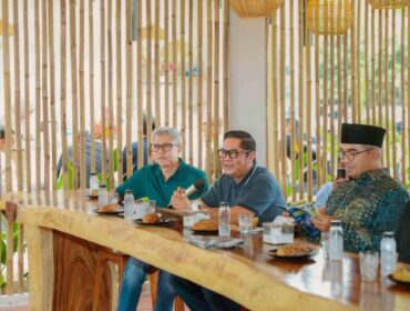 Walikota Bandung Muhammad Farhan bersama Wakil Walikota Tangerang Maryono Hasan dalam event Bandoeng 10K (foto:ist)