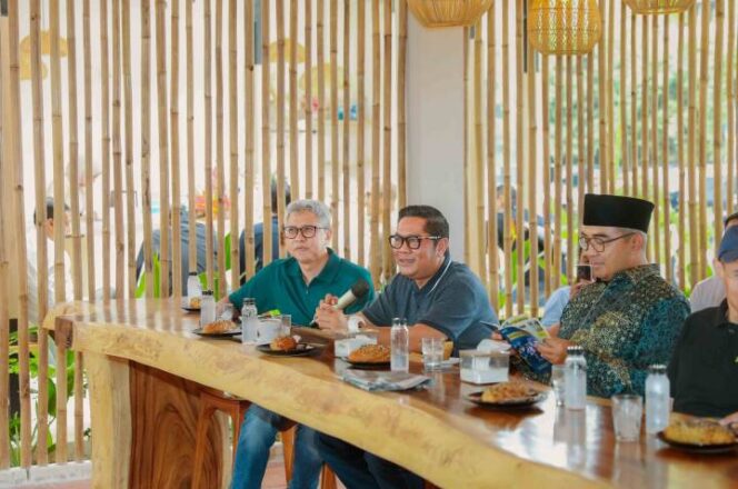 Walikota Bandung Muhammad Farhan bersama Wakil Walikota Tangerang Maryono Hasan dalam event Bandoeng 10K (foto:ist)