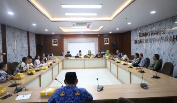 Rapat Dengar Pendapat (RDP) yang digelar Komisi I DPRD Kota Tangerang bersama Perhimpunan Penghuni Perumahan Modernland Tangerang (PPPMT) dan pihak pengembang PT Modernland Realty. (Foto: ist)