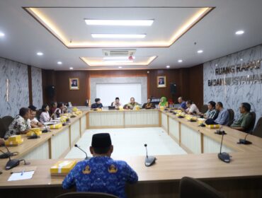 Rapat Dengar Pendapat (RDP) yang digelar Komisi I DPRD Kota Tangerang bersama Perhimpunan Penghuni Perumahan Modernland Tangerang (PPPMT) dan pihak pengembang PT Modernland Realty. (Foto: ist)