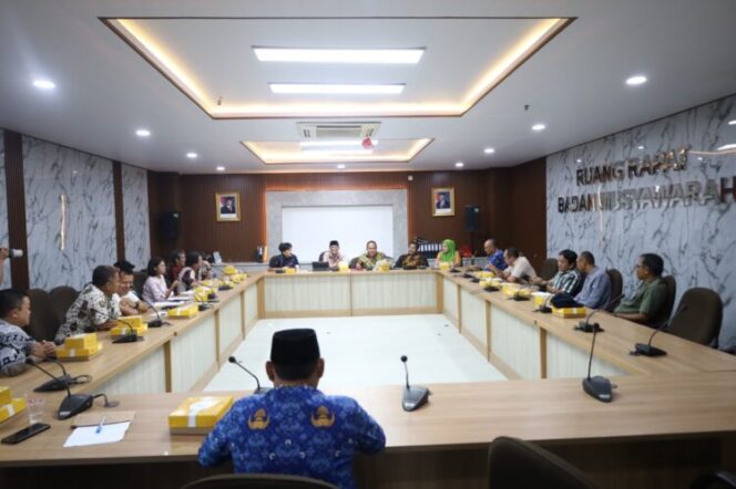 Rapat Dengar Pendapat (RDP) yang digelar Komisi I DPRD Kota Tangerang bersama Perhimpunan Penghuni Perumahan Modernland Tangerang (PPPMT) dan pihak pengembang PT Modernland Realty. (Foto: ist)