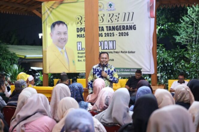 
Supiani, Ketua Komisi IV saat Reses DPRD Kota Tangerang yang digelar di Daerah Pemilihan (Dapil) V (foto: ist)