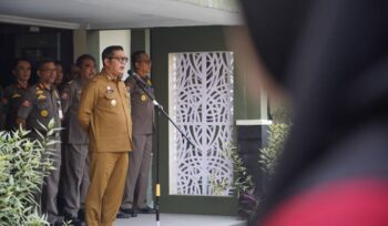Wakil Wali Kota Tangerang, Maryono, saat memimpin Apel Pagi Pegawai di lingkungan Satpol PP Kota Tangerang (foto:ist)