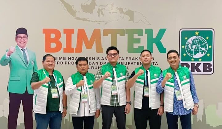 Ketua DPC PKB Kota Tangerang, Hafidz Firdaus (tengah)